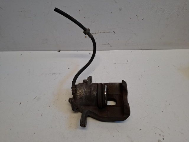 bontott SUZUKI SWIFT III Jobb első Féknyereg Munkahengerrel