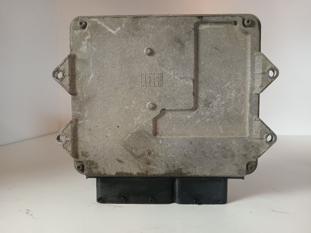 bontott SUZUKI SWIFT III Motorvezérlő