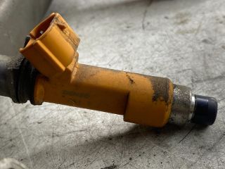 bontott SUZUKI SWIFT III Porlasztó Sor / Híd