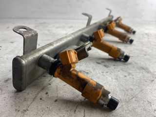 bontott SUZUKI SWIFT III Porlasztó Sor / Híd