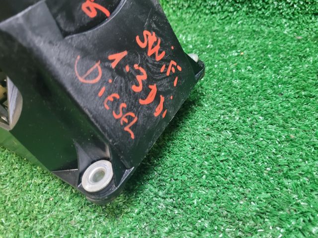 bontott SUZUKI SWIFT III Váltó Kulissza