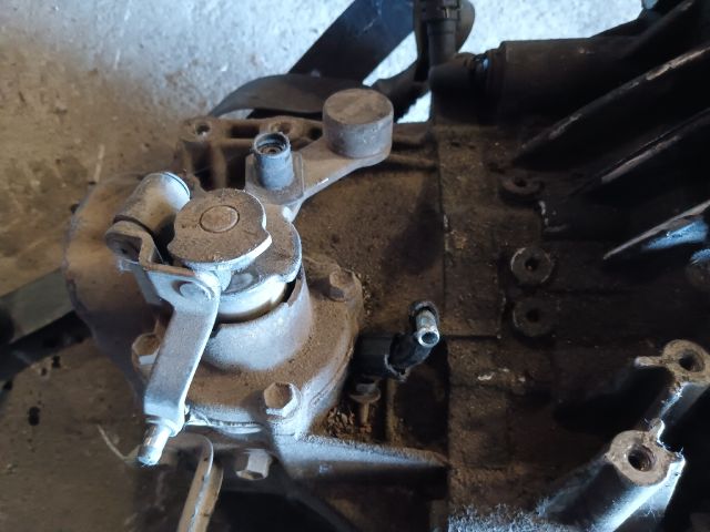 bontott SUZUKI SWIFT III Váltó (Mechanikus)