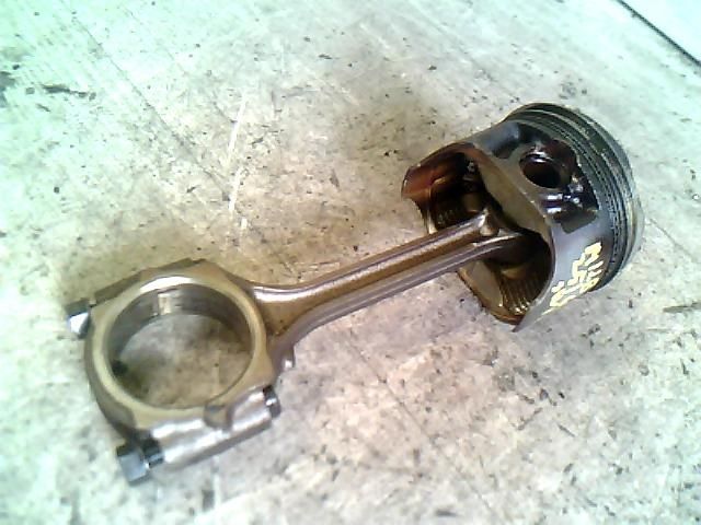 bontott SUZUKI SWIFT III Dugattyú és Hajtókar