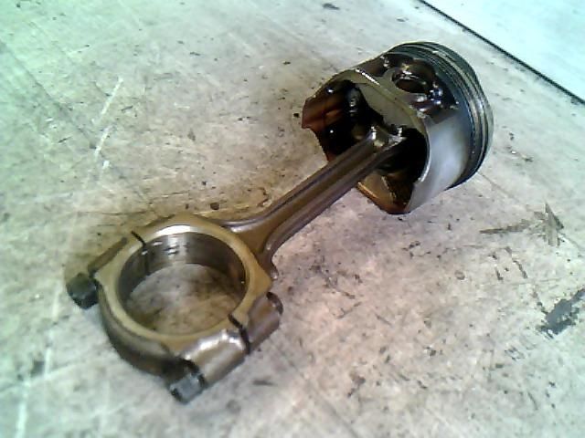 bontott SUZUKI SWIFT III Dugattyú és Hajtókar