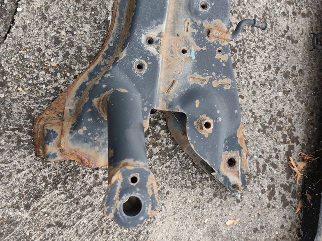 bontott SUZUKI SWIFT III Első Bölcső