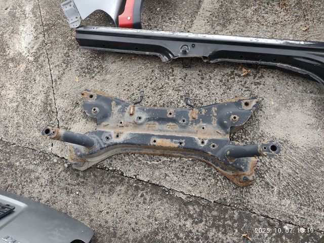 bontott SUZUKI SWIFT III Első Bölcső