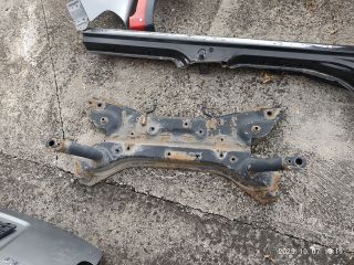 bontott SUZUKI SWIFT III Első Bölcső