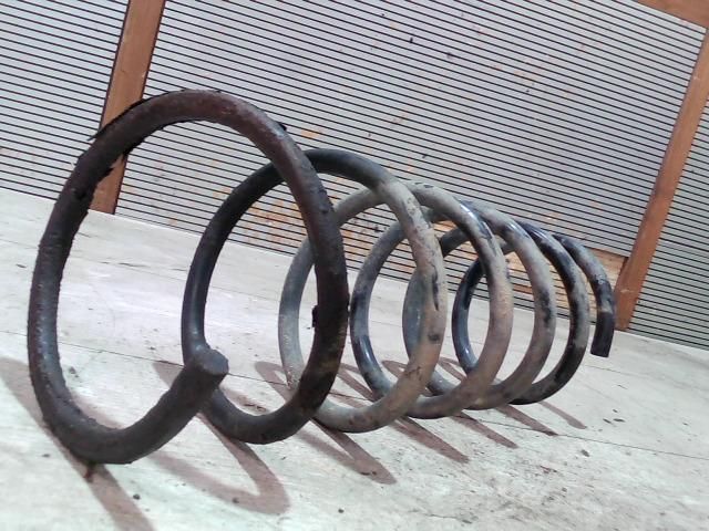 bontott SUZUKI SWIFT III Első Rugó