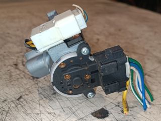 bontott SUZUKI SWIFT III Gyújtáskapcsoló Házzal