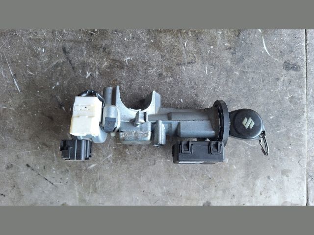 bontott SUZUKI SWIFT III Gyújtáskapcsoló Házzal