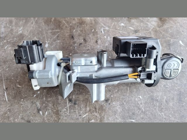 bontott SUZUKI SWIFT III Gyújtáskapcsoló Házzal