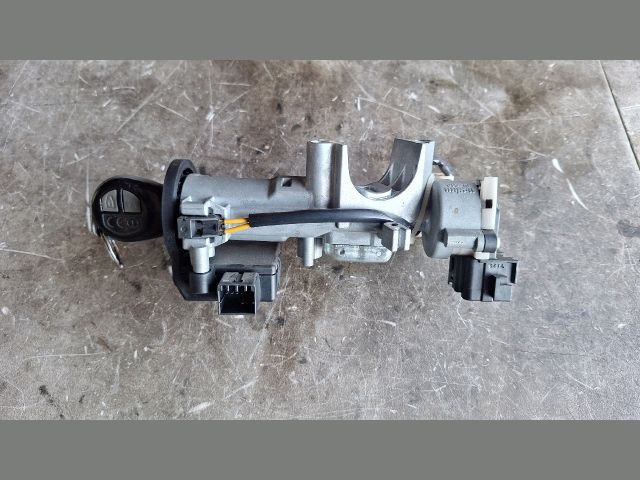 bontott SUZUKI SWIFT III Gyújtáskapcsoló Házzal