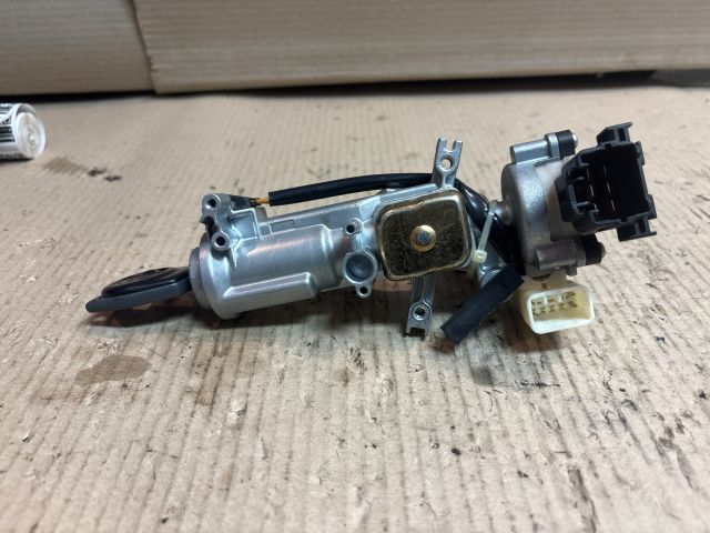 bontott SUZUKI SWIFT III Gyújtáskapcsoló