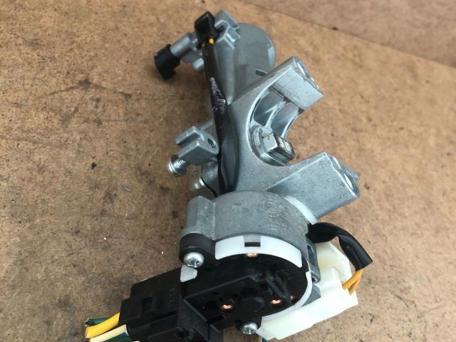 bontott SUZUKI SWIFT III Gyújtáskapcsoló