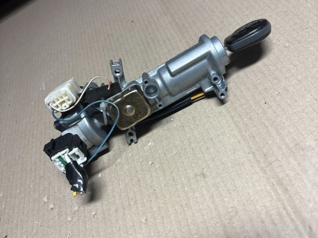 bontott SUZUKI SWIFT III Gyújtáskapcsoló