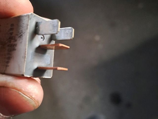 bontott SUZUKI SWIFT III Hűtőventilátor Relé