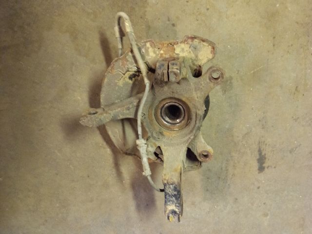 bontott SUZUKI SWIFT III Jobb első Csonkállvány Kerékaggyal