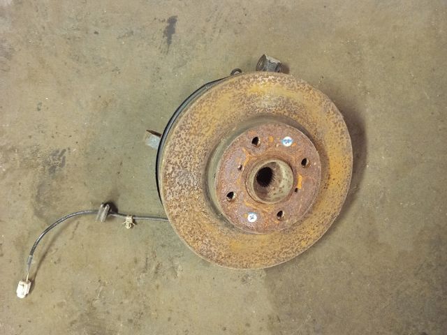 bontott SUZUKI SWIFT III Jobb első Csonkállvány Kerékaggyal