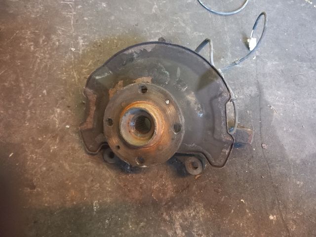 bontott SUZUKI SWIFT III Jobb első Csonkállvány Kerékaggyal