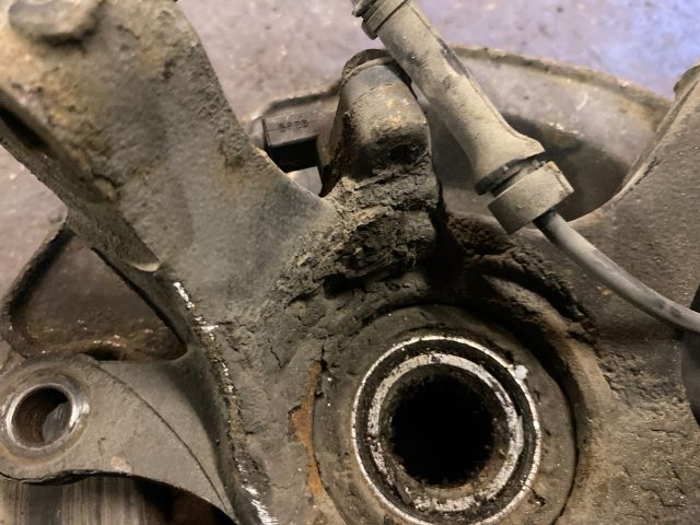 bontott SUZUKI SWIFT III Jobb első Csonkállvány Kerékaggyal