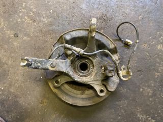 bontott SUZUKI SWIFT III Jobb első Csonkállvány Kerékaggyal