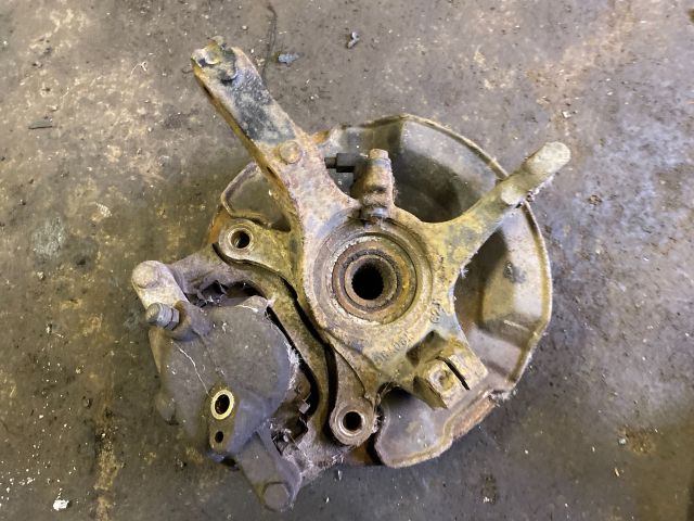 bontott SUZUKI SWIFT III Jobb első Csonkállvány Kerékaggyal