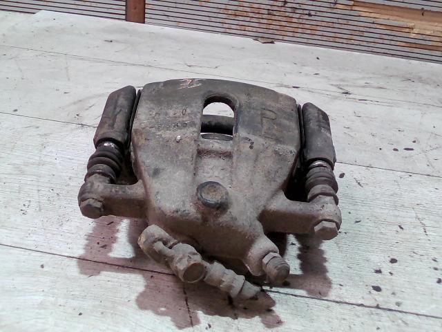 bontott SUZUKI SWIFT III Jobb első Féknyereg Munkahengerrel