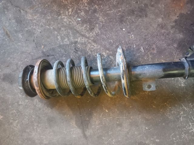 bontott SUZUKI SWIFT III Jobb első Gólyaláb (Lengécsillapító, Rugó)