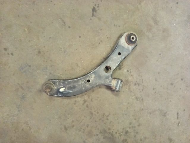 bontott SUZUKI SWIFT III Jobb első Lengőkar