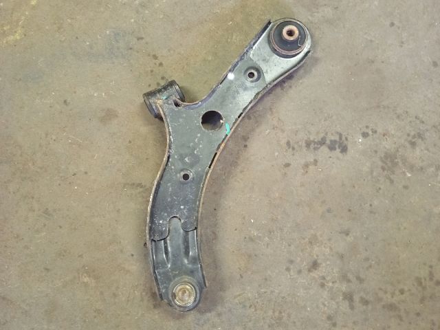 bontott SUZUKI SWIFT III Jobb első Lengőkar