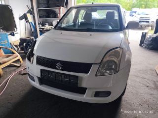 bontott SUZUKI SWIFT III Jobb Motorburkolat