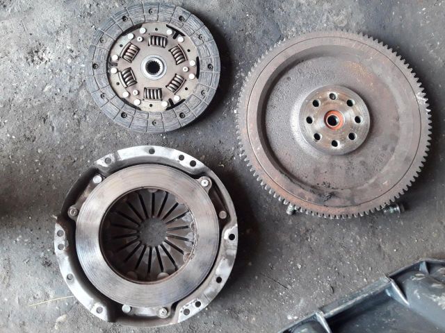 bontott SUZUKI SWIFT III Kuplung Szett Lendkerékkel