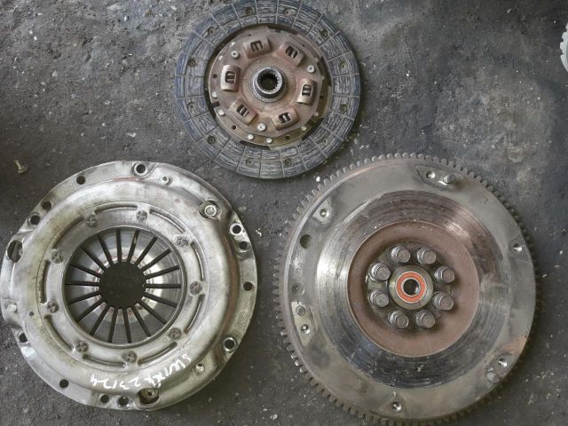 bontott SUZUKI SWIFT III Kuplung Szett Lendkerékkel