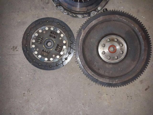 bontott SUZUKI SWIFT III Kuplung Szett Lendkerékkel