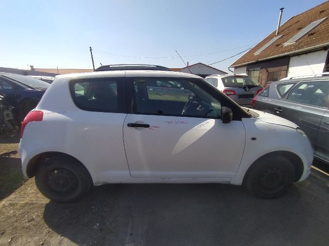 bontott SUZUKI SWIFT III Kuplung Szett Lendkerékkel
