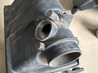 bontott SUZUKI SWIFT III Légszűrő Ház