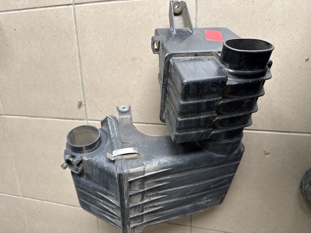 bontott SUZUKI SWIFT III Légszűrő Ház