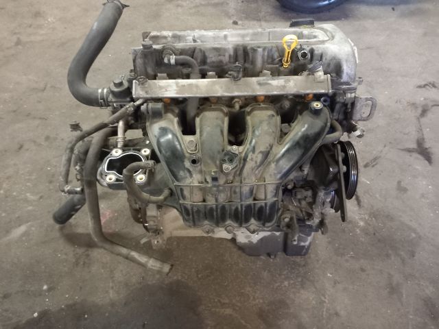 bontott SUZUKI SWIFT III Motor (Fűzött blokk hengerfejjel)