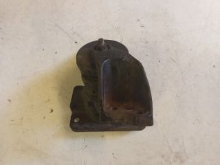 bontott SUZUKI SWIFT III Motor Tartó Bak (Fém)