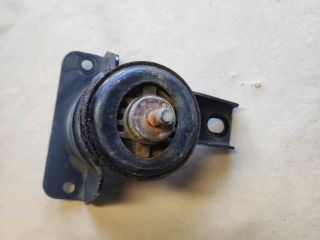 bontott SUZUKI SWIFT III Motor Tartó Bak Jobb