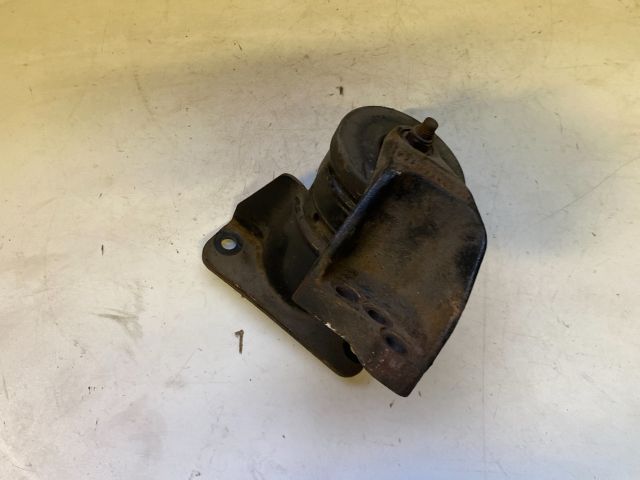 bontott SUZUKI SWIFT III Motor Tartó Bak Jobb