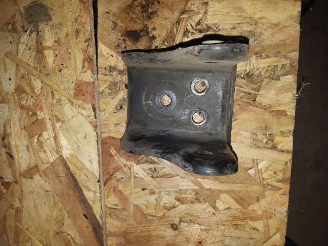 bontott SUZUKI SWIFT III Motor Tartó Bak (Pozíciófüggetlen)