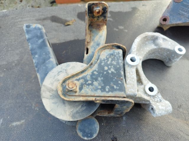 bontott SUZUKI SWIFT III Motor Tartó Bak (Pozíciófüggetlen)