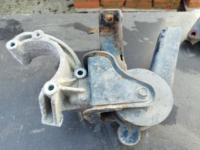 bontott SUZUKI SWIFT III Motor Tartó Bak (Pozíciófüggetlen)