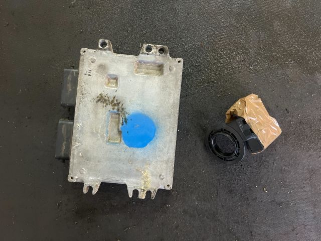 bontott SUZUKI SWIFT III Motorvezérlő