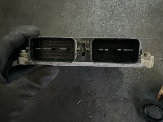 bontott SUZUKI SWIFT III Motorvezérlő