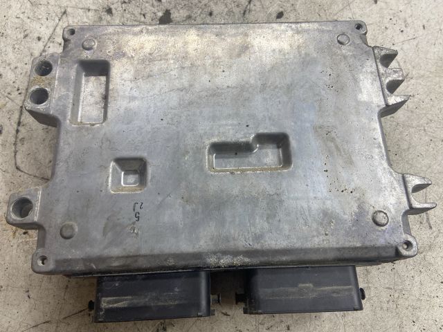 bontott SUZUKI SWIFT III Motorvezérlő