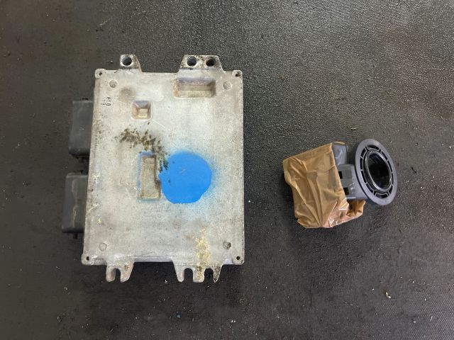 bontott SUZUKI SWIFT III Motorvezérlő