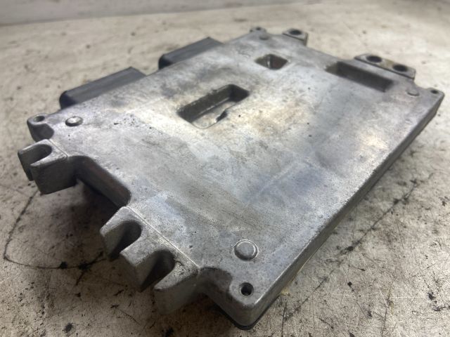 bontott SUZUKI SWIFT III Motorvezérlő