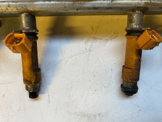 bontott SUZUKI SWIFT III Porlasztó Sor / Híd